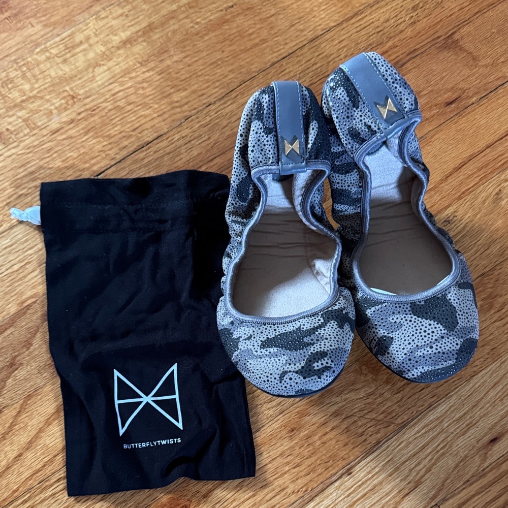 Butterfly Twists Gray Camo Flats